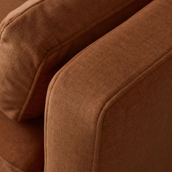 sofa w tkaninie welwetowej